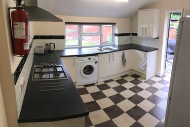 6 bed house, Comer Road, St johns, Worcester, WR25HY - Image 2